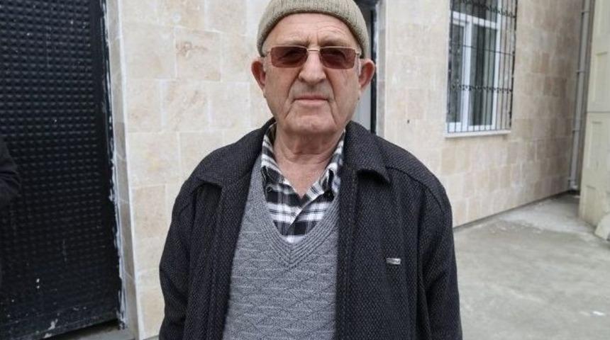 Muhtar Uygun Sağlık Merkezi İ&ccedil;in 3 Bin İmzayı Teslim Etti