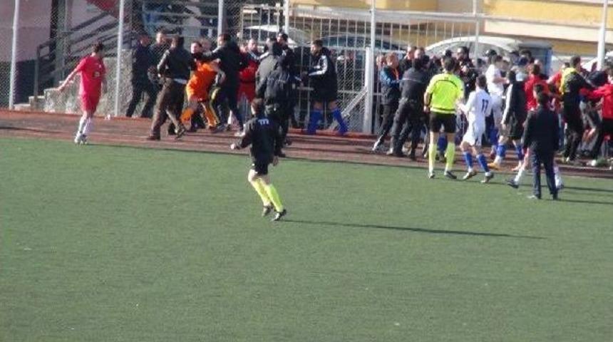 &Ccedil;orum'da Bal Ma&ccedil;ında Ortalık Karıştı