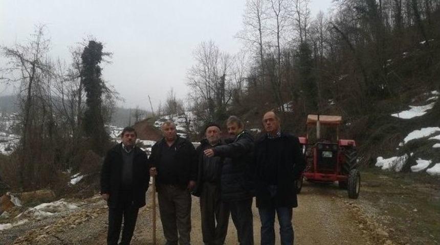 Heyelan 30 K&ouml;y Yolunu Ulaşıma Kapattı