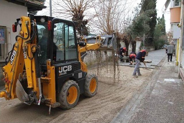 Karşıyaka’da Sokaklar Yenileniyor