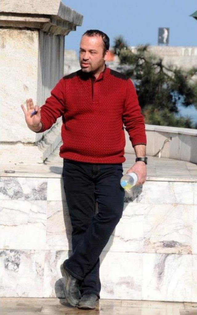 İşyeri Kapatılan K&ouml;fteci, Valilik &Ouml;n&uuml;nde Kendini Yakmak Istedi 1