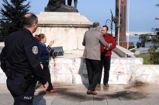 İşyeri Kapatılan K&ouml;fteci, Valilik &Ouml;n&uuml;nde Kendini Yakmak Istedi 3