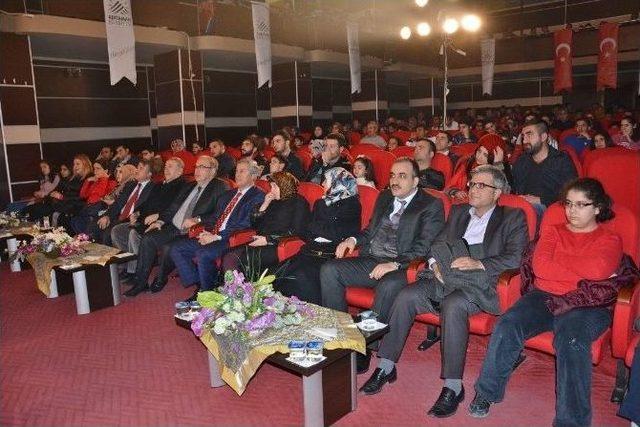 &lsquo;abd&uuml;lhamit Han&rsquo; Adlı Tiyatro Beğeniyle İzlendi 1