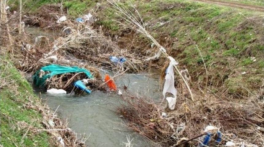 Taşkın Koruma Projesi Yapılmayan K&uuml;&ccedil;&uuml;k &Ccedil;ay&rsquo;da Toprak Kayıpları