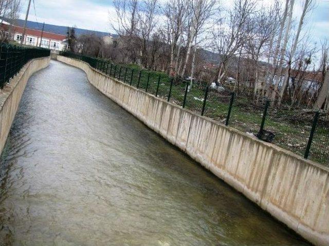 Taşkın Koruma Projesi Yapılmayan Küçük Çay’da Toprak Kayıpları