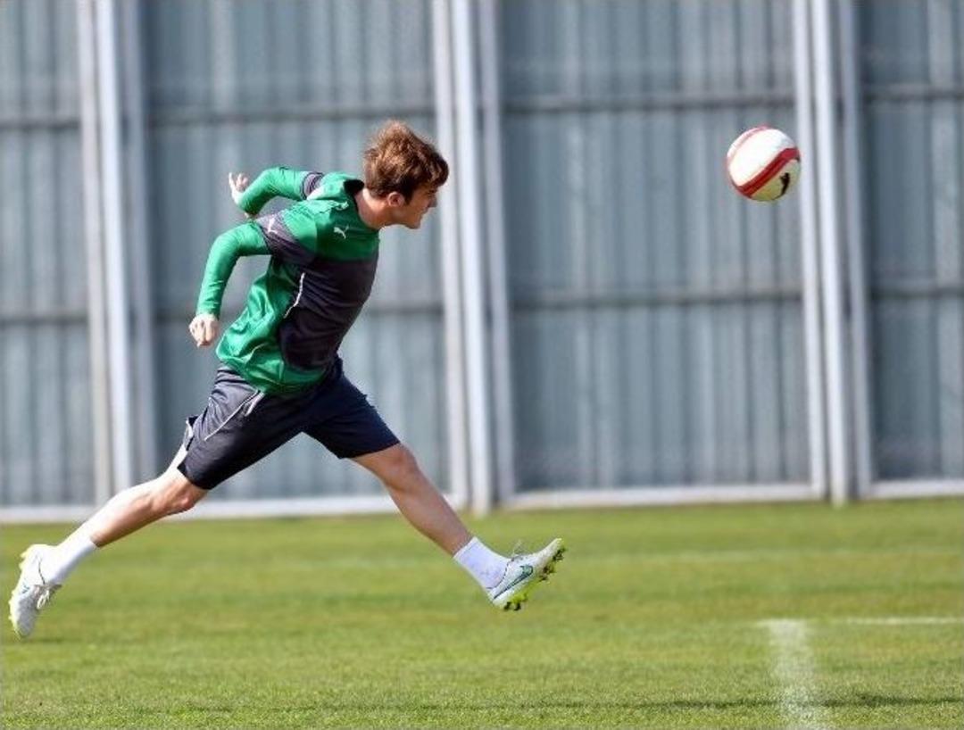 Timsah Ara Vermeden &Ccedil;alıştı