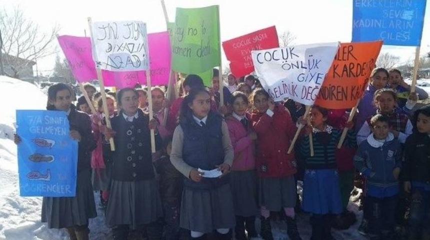 Derin&ouml;z Kadın Ve &Ccedil;ocuk Hakları İ&ccedil;in Eylemde