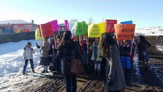 Derinöz Kadın Ve Çocuk Hakları İçin Eylemde