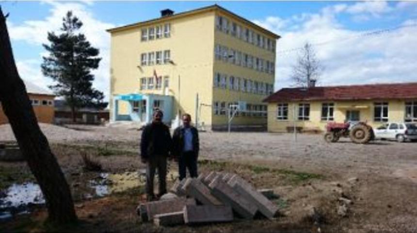 Taşıma Merkezi Okulun Bah&ccedil;esi D&uuml;zenleniyor