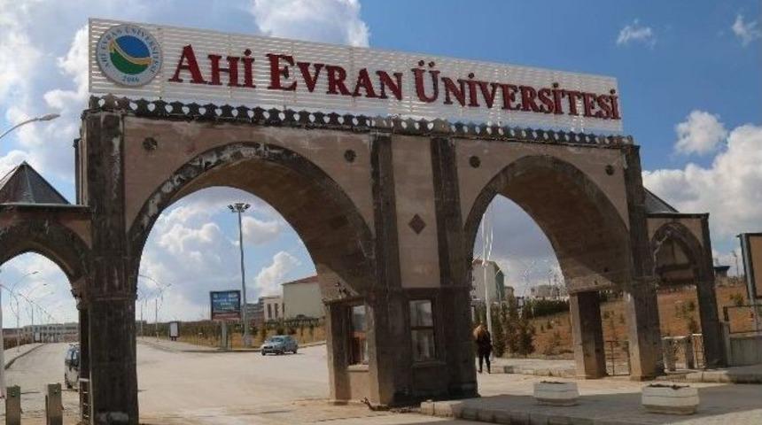 Ahi Evran &Uuml;niversitesinde Fırat &Ccedil;akıroğlu Eylemi