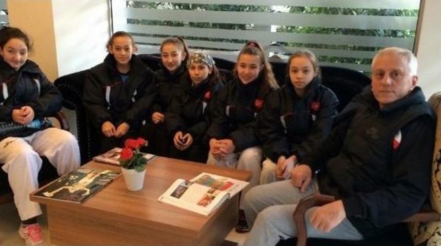 Taekwondonun Altın Kızları Başarıya Doymuyor