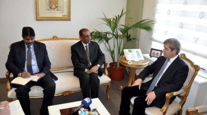 Hindistan B&uuml;y&uuml;kel&ccedil;isi Kulshreshth'den &Ccedil;anakkale'de