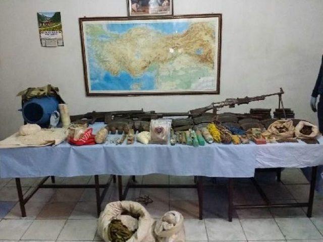 Şemdinli de Bir Mağarada Pkk ya Ait Cephanelik Ele Ge&ccedil;irildi 1