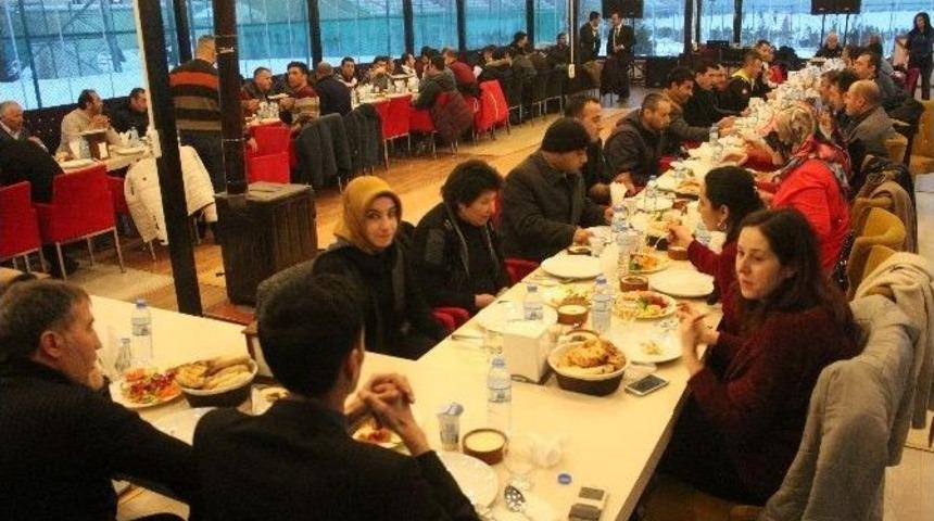 Ağrı&rsquo;da Kaynaşma Ve Dayanışma Yemeği