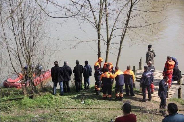 Irmağa Düşerek Kaybolan Şahsı Arama Çalışmaları Sürüyor