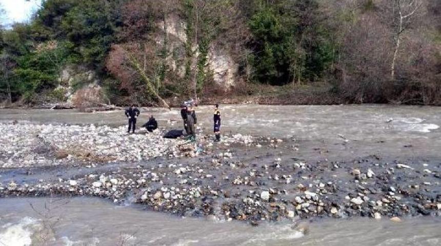 Kastamonu'da Dereye D&uuml;şen Kadının Cesedi Bulundu