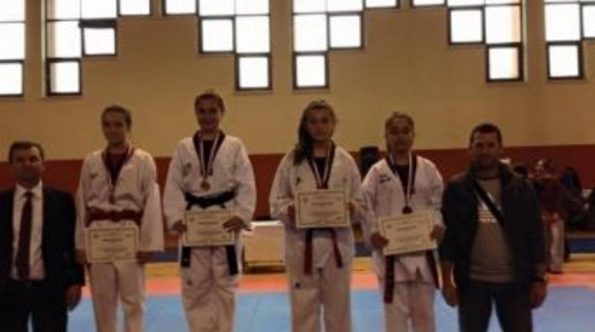 Bartın&rsquo;a Taekwondo&rsquo;da 4 Madalya