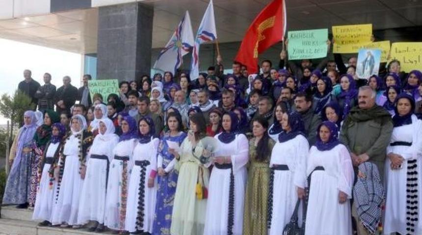 S&uuml;ryaniler, Işid Saldırılarını Protesto Etti