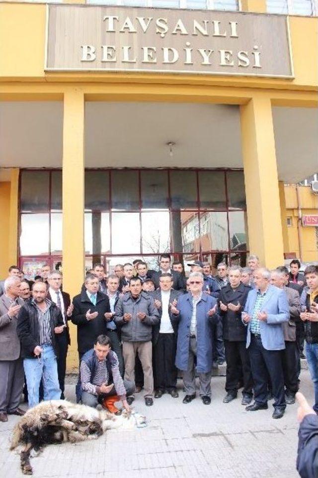 Tavşanlı’da Yeni Araçlar İçin Kurban Kesildi