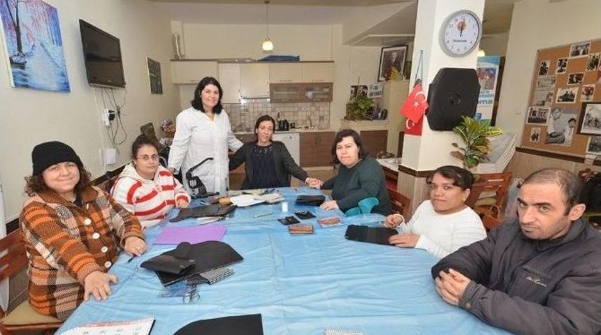 Engelleri C&uuml;zdan Yaparak Aşıyorlar