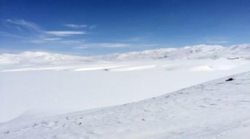 Erzurum &Ccedil;at Barajı Dondu