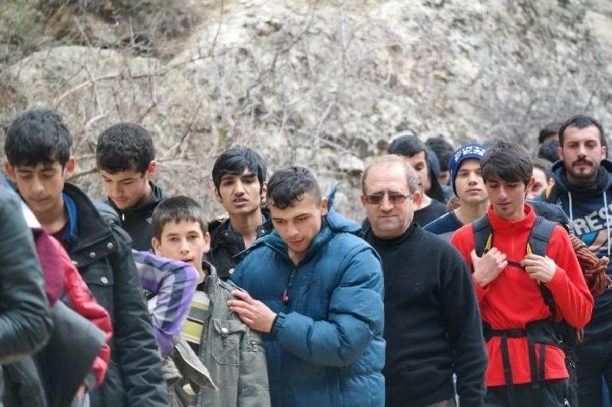 Yurtta Kalan &Ouml;ğrencilere Dağcılık Tanıtıldı