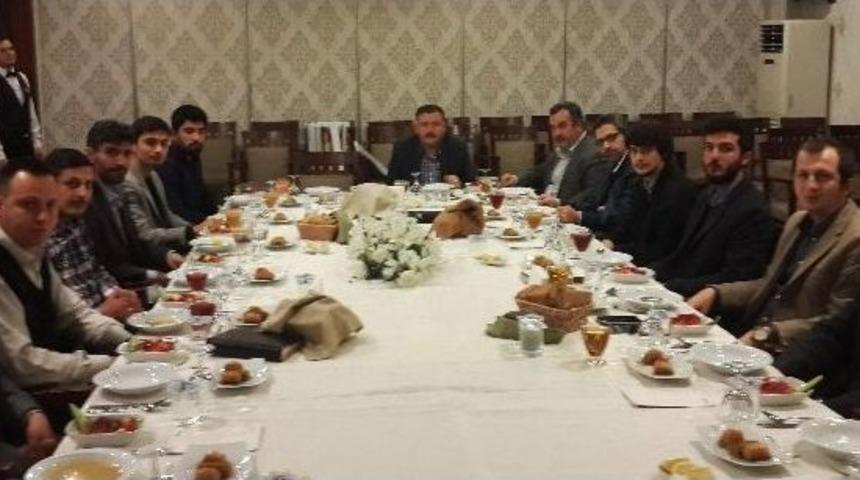 D&uuml;ş&uuml;nce Ko&ccedil;u M&uuml;nir Arıkan Gen&ccedil;lerle Başbaşa