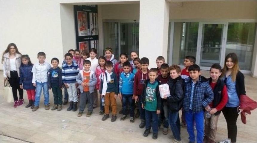 Haydi &Ccedil;ocuklar Sinemaya