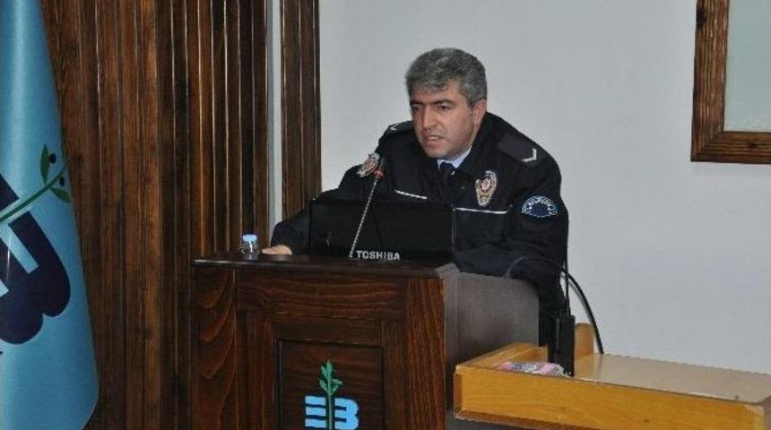 Edremit Belediyesi&rsquo;sinde Trakt&ouml;r Şof&ouml;rleri Bilgilendirildi