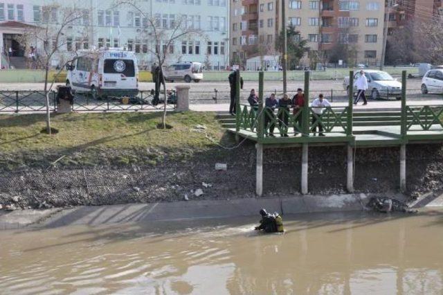 Porsuk Çayı'nda Cesedi Bulunan Kadının Cenazesi Sarıkamış'a Götürüldü