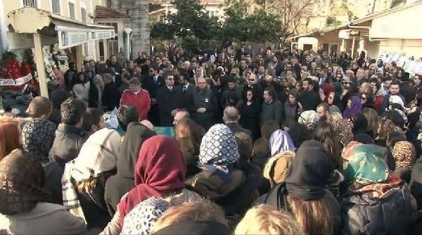 &Uuml;nl&uuml; Diyetisyene G&ouml;zyaşlarıyla Veda