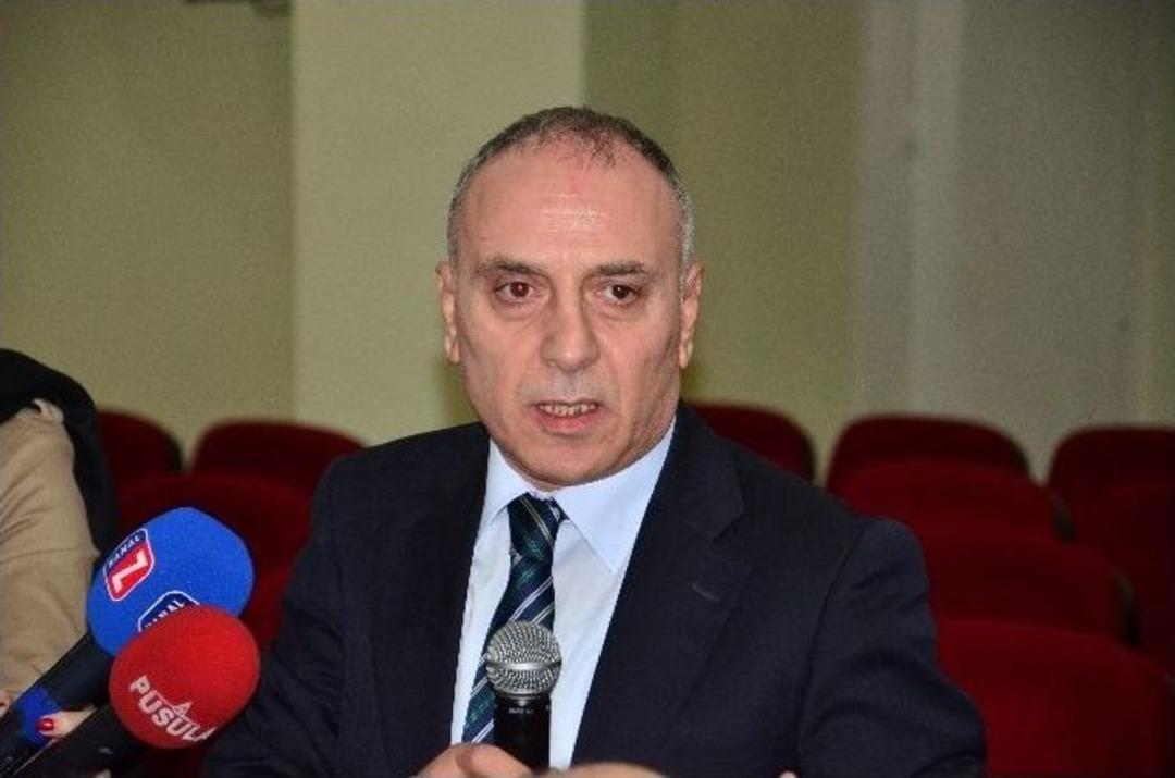 Belediye Meclisi Kirli Su Y&uuml;z&uuml;nden Karıştı