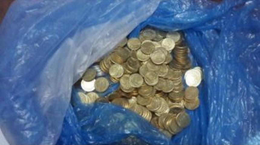 Duruduran Otomobilde Sikke Ele Ge&ccedil;irildi