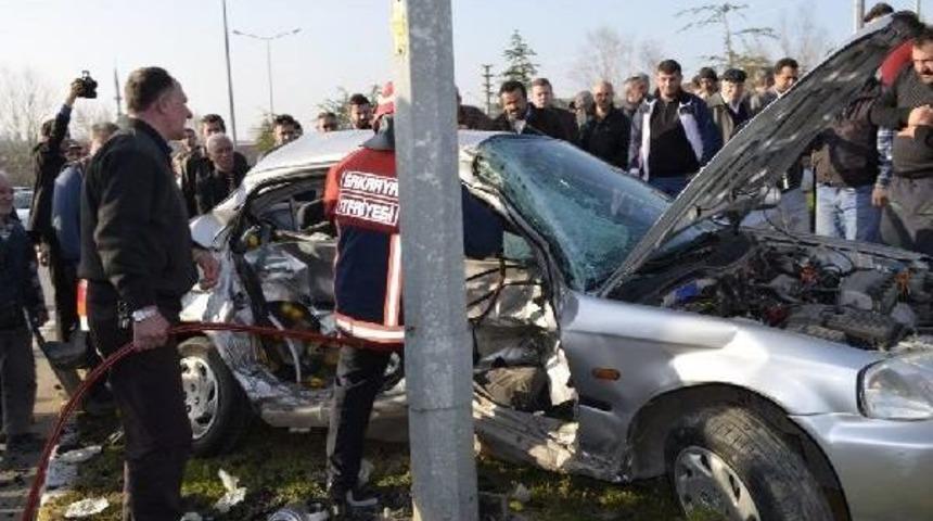 Adapazarı'nda Kaza: 2 &Ouml;l&uuml;