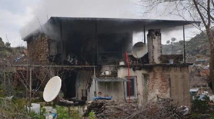 Evi Yanan Aykut Ailesi'ne Yardım Yağdı