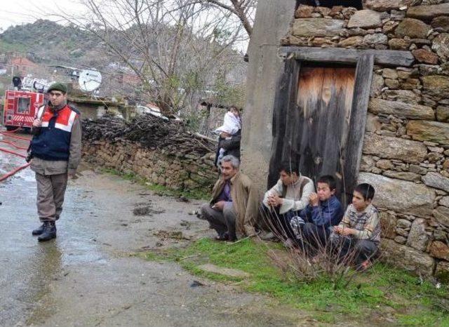 Evi Yanan Aykut Ailesi'ne Yardım Yağdı