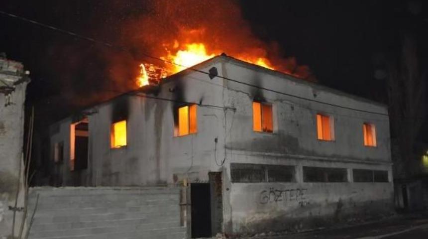 Alsancak'ta Korkutan Yangın