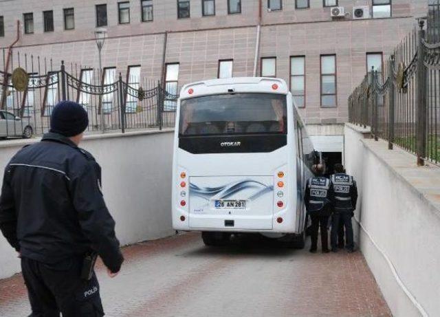 Eskişehir'de 'usulsüz Dinleme' Operasyonunda Gözaltına Alınan 20 Polis Adliyeye Sevk Edildi