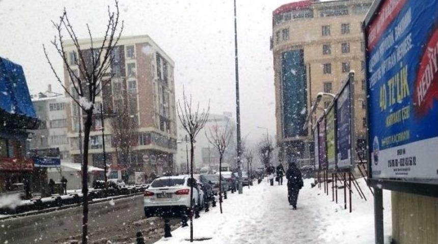 Van&rsquo;da Lapa Lapa Kar Yağışı