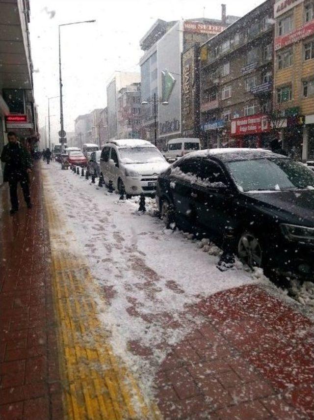 Van’da Lapa Lapa Kar Yağışı