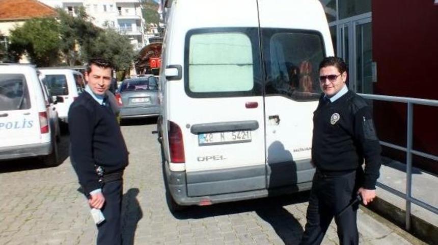 Marmaris'te 300 Kilo Bozuk Sucuk Ele Ge&ccedil;irildi