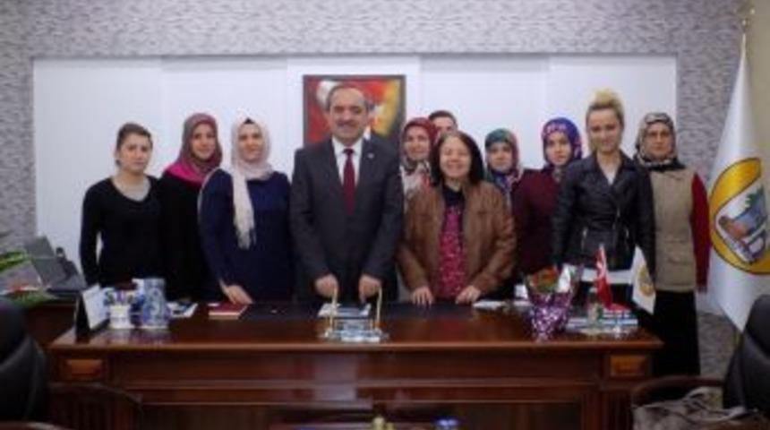 Ak Parti Ulus Kadın Kolları&rsquo;ndan Başkan Uzun&rsquo;a Ziyaret