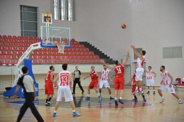 Basketbol Takımı Erteleme Maçında Lider Fmv Işıkspor’u Ağırlıyor