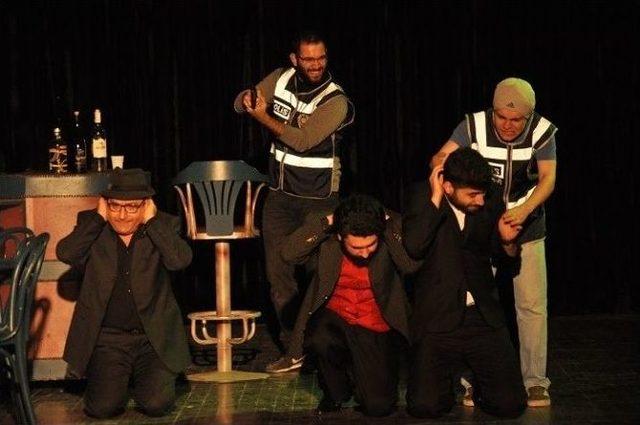 K&ouml;rfez&rsquo;de &ldquo;uyuşturucuya Hayır&rdquo; Tiyatrosu 1