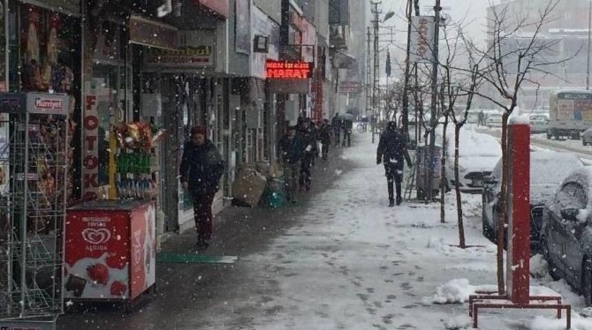 Van&rsquo;da Kar Yağışı Ve Sis