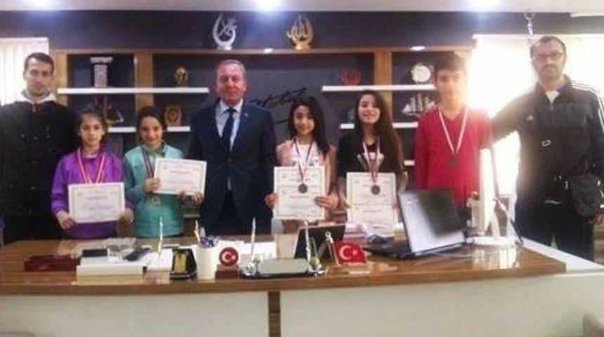 Başarılı Tekvandocular &Ouml;d&uuml;llendirildi