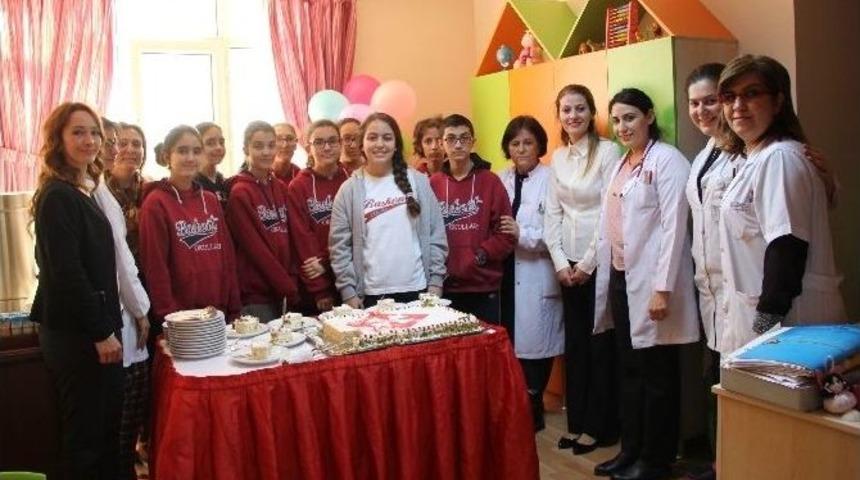 K&uuml;&ccedil;&uuml;k Y&uuml;reklerden B&uuml;y&uuml;k &Ouml;rnek