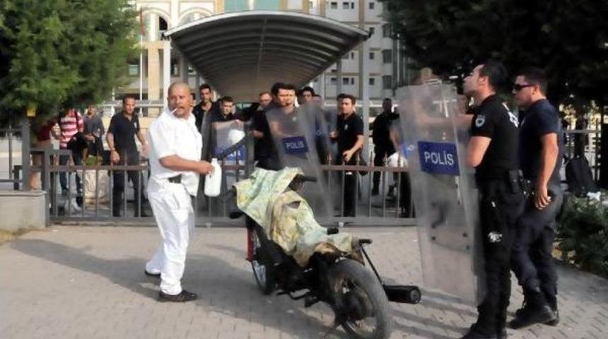 Kobani Eylemcilerini Kılı&ccedil;la Kovalayan Sanık: K&uuml;f&uuml;r Edip &Uuml;zerime Y&uuml;r&uuml;d&uuml;ler, Kovaladım