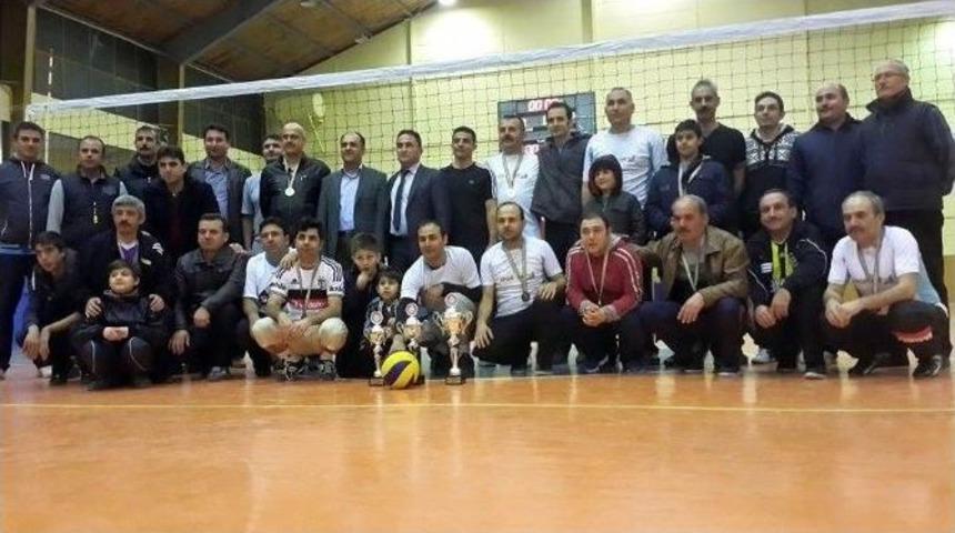 Beyşehir&rsquo;de &Ouml;ğretmenler Arası Voleybol Turnuvası Sona Erdi