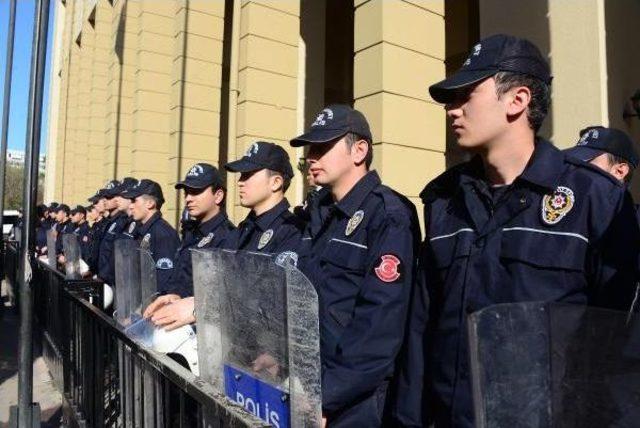 Gezi'de Meslekten Atılan Öğretmen, Terör Örgütü Üyeliğinden Beraat Etti